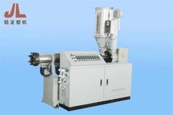 加速發展塑料機械行業